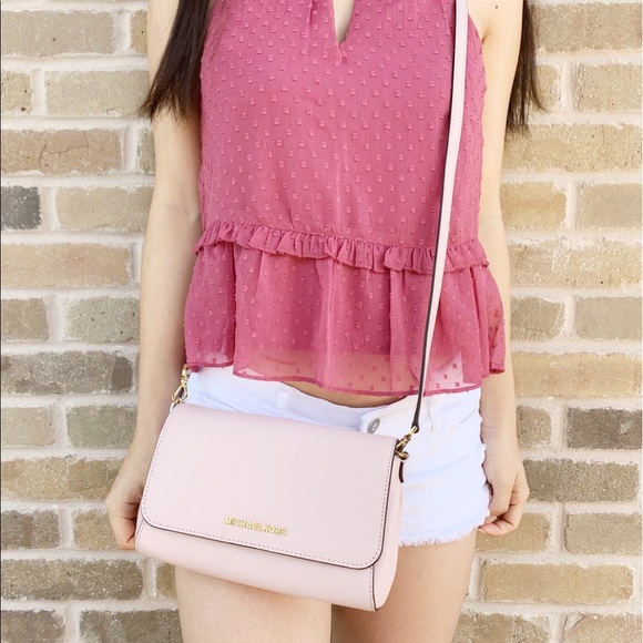 Michael Kors Handbags - ‼️SALE‼️ 👜💕- NWT Michael Kors Crossbody Pink